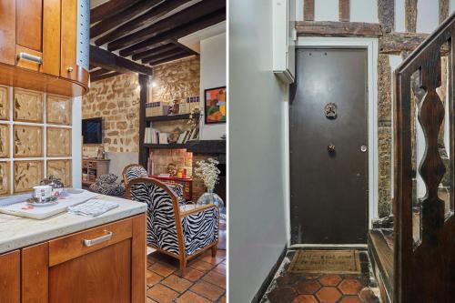 une cuisine avec une porte noire et un salon dans l'établissement Apartment in heart of Marais by Studio prestige, à Paris