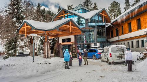 Obiekt Hotel Czarny Potok Resort SPA & Conference zimą