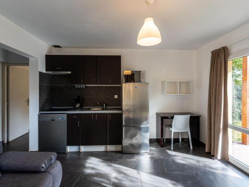 Η κουζίνα ή μικρή κουζίνα στο Apartment Residence Marina di Favone- T3- 4-6 pers-2 by Interhome