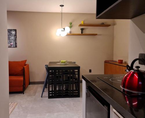 a kitchen with a counter and a table in a room at Seasons BC in Cabeçudas
