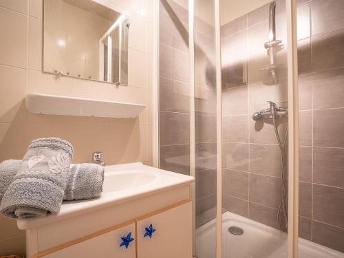 Apartment Les Lauzes D12 by Interhome