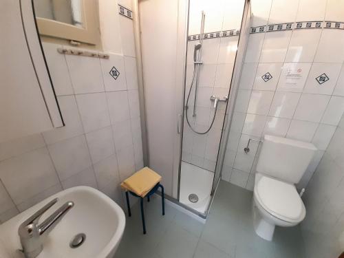 Bilik mandi di Holiday Home Ursula by Interhome