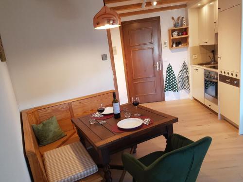 Η κουζίνα ή μικρή κουζίνα στο Apartment Residenza Chesa Margun 58-4 by Interhome