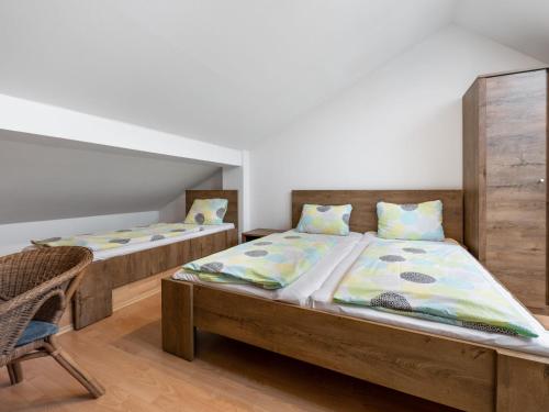 Postel nebo postele na pokoji v ubytování Apartment Harrachov 611-1 by Interhome