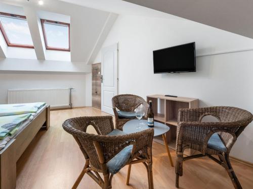 TV a/nebo společenská místnost v ubytování Apartment Harrachov 611-1 by Interhome