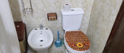 a small bathroom with a toilet and a bidet at FAGO in Artigas