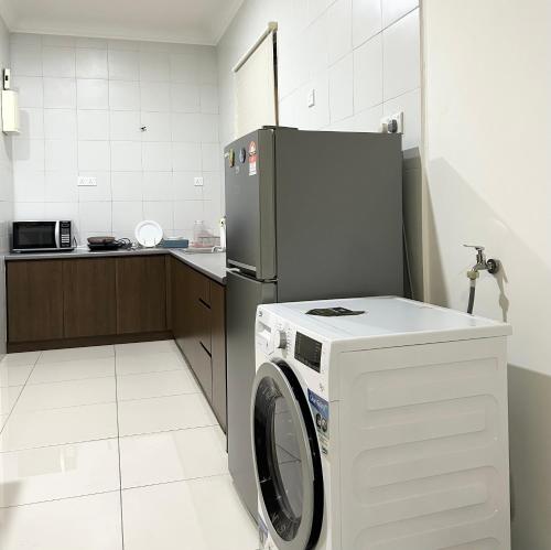 Kuchyň nebo kuchyňský kout v ubytování Damen Suite Sunway Subang by DW