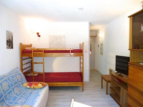 Katil dua tingkat atau katil-katil dua tingkat dalam bilik di Boost Your Immo Neouvieille Barèges PM39