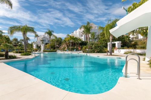 2237-Modern apt with private beach