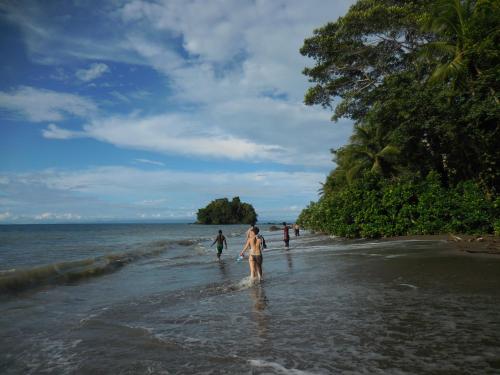 a group of people walking on the beach at Hotel Nuquimar in Nuquí