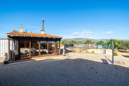 a small house with a roof on top of a lot at Hauzify I Mas Bomba in Les tres Cales