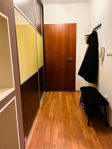 a hallway with a door and a bench and a closet at Dream Apartments No.202 - Right in the heart of Tále in Tale