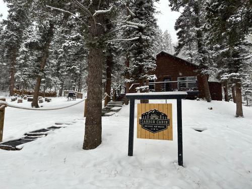 Carson Cabin - Magical Mountain Getaway with Modern Kitchen and Private King Suite during the winter