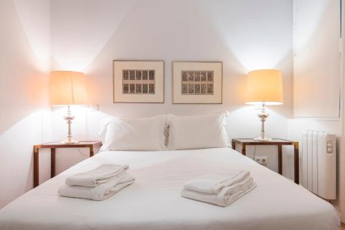 Castelo Design Aparment W/ Balcony & Super View by LovelyStay
