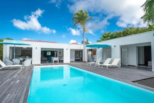 Baseinas apgyvendinimo įstaigoje Villa Rosa arba netoliese