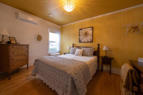 Postel nebo postele na pokoji v ubytování À Tout Venant B&B