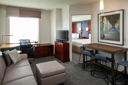 Μια τηλεόραση ή/και κέντρο ψυχαγωγίας στο Residence Inn by Marriott San Juan Capistrano