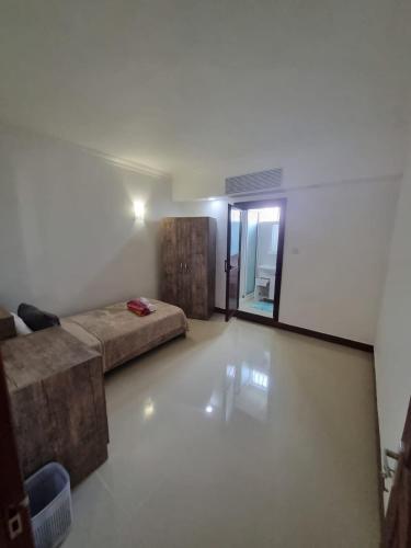 a large room with a bed and a mirror at Villa Palmira 6 suites avec piscine 5 min à pied de la plage Pereybere in Pereybere