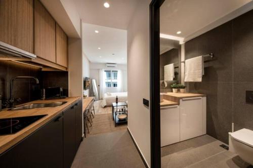 A kitchen or kitchenette at Downtown Syntagma apartment 2