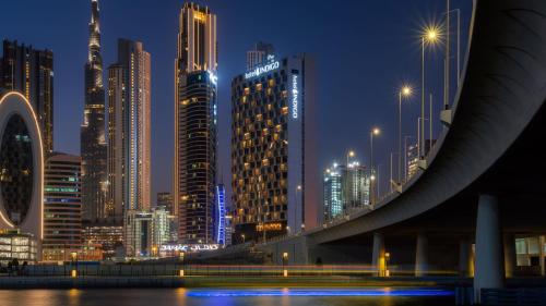 Pemandangan umum bagi Dubai atau pemandangan bandar yang diambil dari hotel