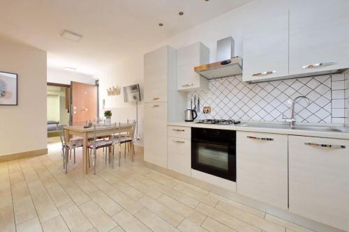 A cozinha ou cozinha compacta de Vatican Flat Spacious Cozy with Court