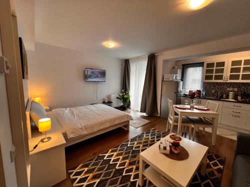 Кровать или кровати в номере Libertatii Gardens Residences