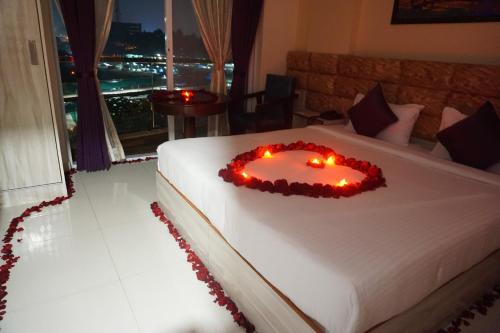 Cama o camas de una habitación en Zenith Hotels Hebbal Bangalore