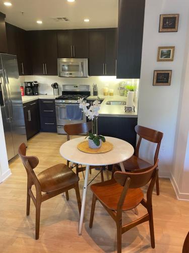 Super-Cute 2/2 apartment in Santa Monica with free parking photo 9