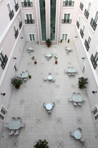 Ein Restaurant oder anderes Speiselokal in der Unterkunft Luxor Garden Hotel 