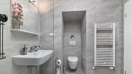 BRAND NEW Apartment in City Center, big terrace