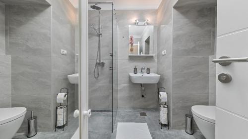 BRAND NEW Apartment in City Center, big terrace