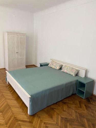 Apartament istoric ultracentral - with Parking