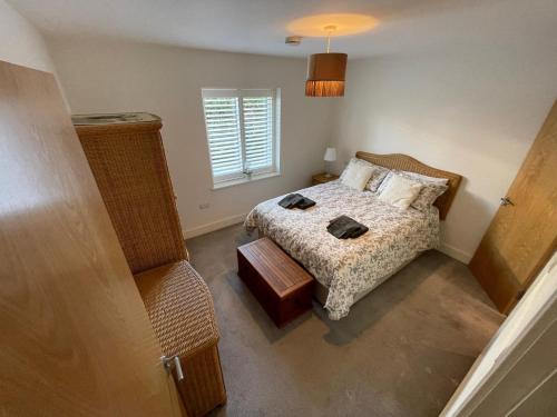 a small bedroom with a bed and a window at 2 Bed 2 Bathroom Gated Apartment 1 Inc free Parking in Bromley