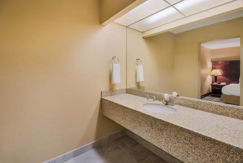 a bathroom with a sink and a mirror at Best Western University Inn in Murray