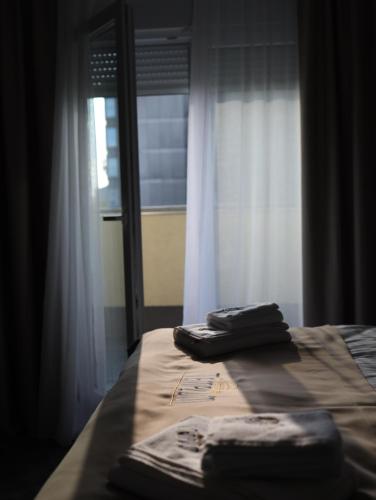 Ένα ή περισσότερα κρεβάτια σε δωμάτιο στο Templum Appart-Hotel -SELF CHECK IN - Slavija square