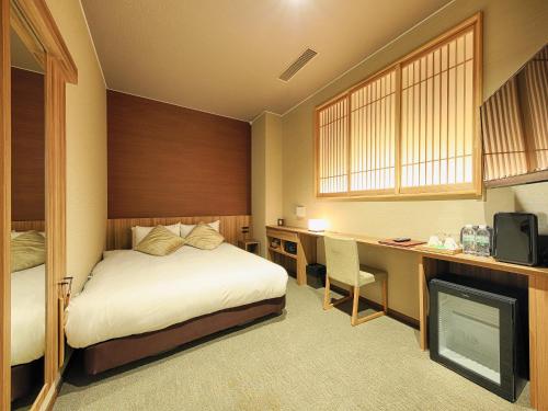 Postel nebo postele na pokoji v ubytování HOTEL CUORE Kyoto Shijo Omiya
