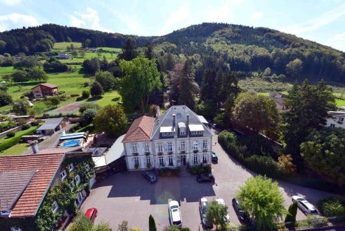 Ein allgemeiner Bergblick oder ein Berglick von des Hotels aus