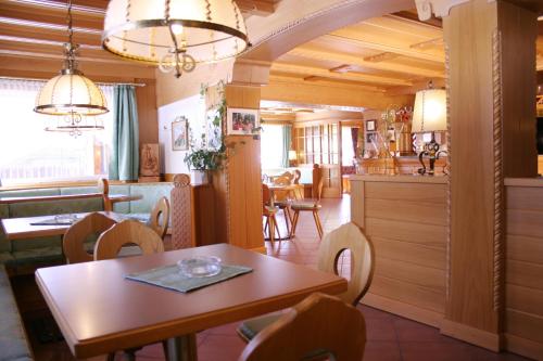 A restaurant or other place to eat at Hotel Cima Dodici
