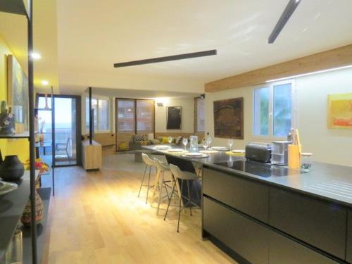 Appartement luxueux climatisé avec superbe vue et parking sécurisé