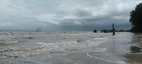 a body of water with waves and a beach at Cuti de Gold Coast Morib in Banting