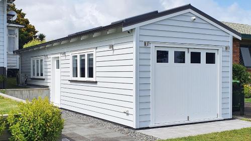 Gallery image of Retro on Queen, Papakura in Papakura