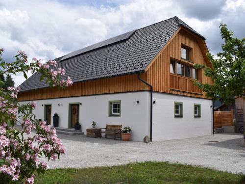 Graceful Top floor Suite in Mariapfarr with Whirlpool
