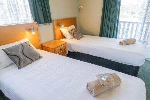 a hotel room with two beds with towels on them at Halfway Motel in Eden