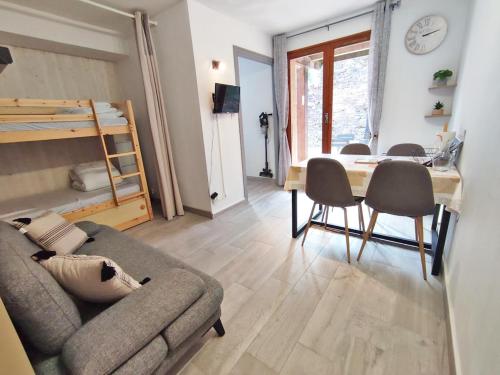 Le reflet des montagnes, studio, centre Luchon, 4 personnes