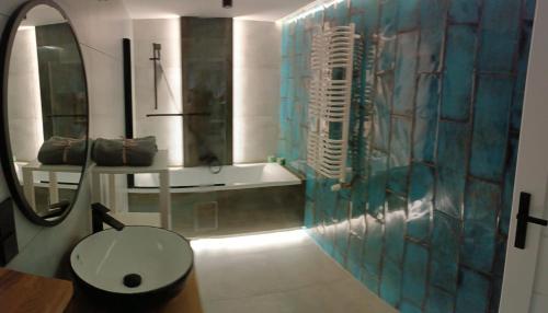A bathroom at Tortuga Apartments II