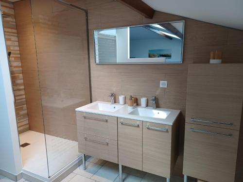 Kúpeľňa v ubytovaní La Grange 3 étoiles - Maison d'hôte à 10 min des plages