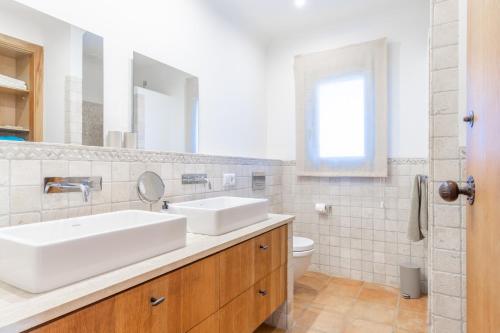 Ένα μπάνιο στο Casa Once Moraira