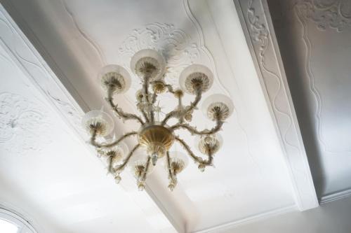 a chandelier hanging from a ceiling at Hôtel Particulier Le 28 - Spa & Art Luxury Design by Alain Ducasse in Aix-en-Provence