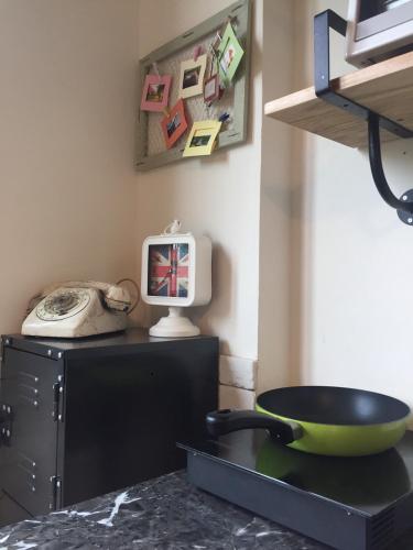 a kitchen with a bowl on a counter and a tv at 宜蘭敲敲門民宿2-6人包棟-每次只接待一組客人 in Shangwu