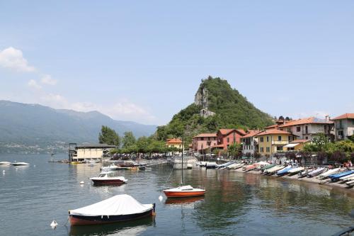 a group of boats are docked in a body of water at Marianna casa vacanza in Azzate